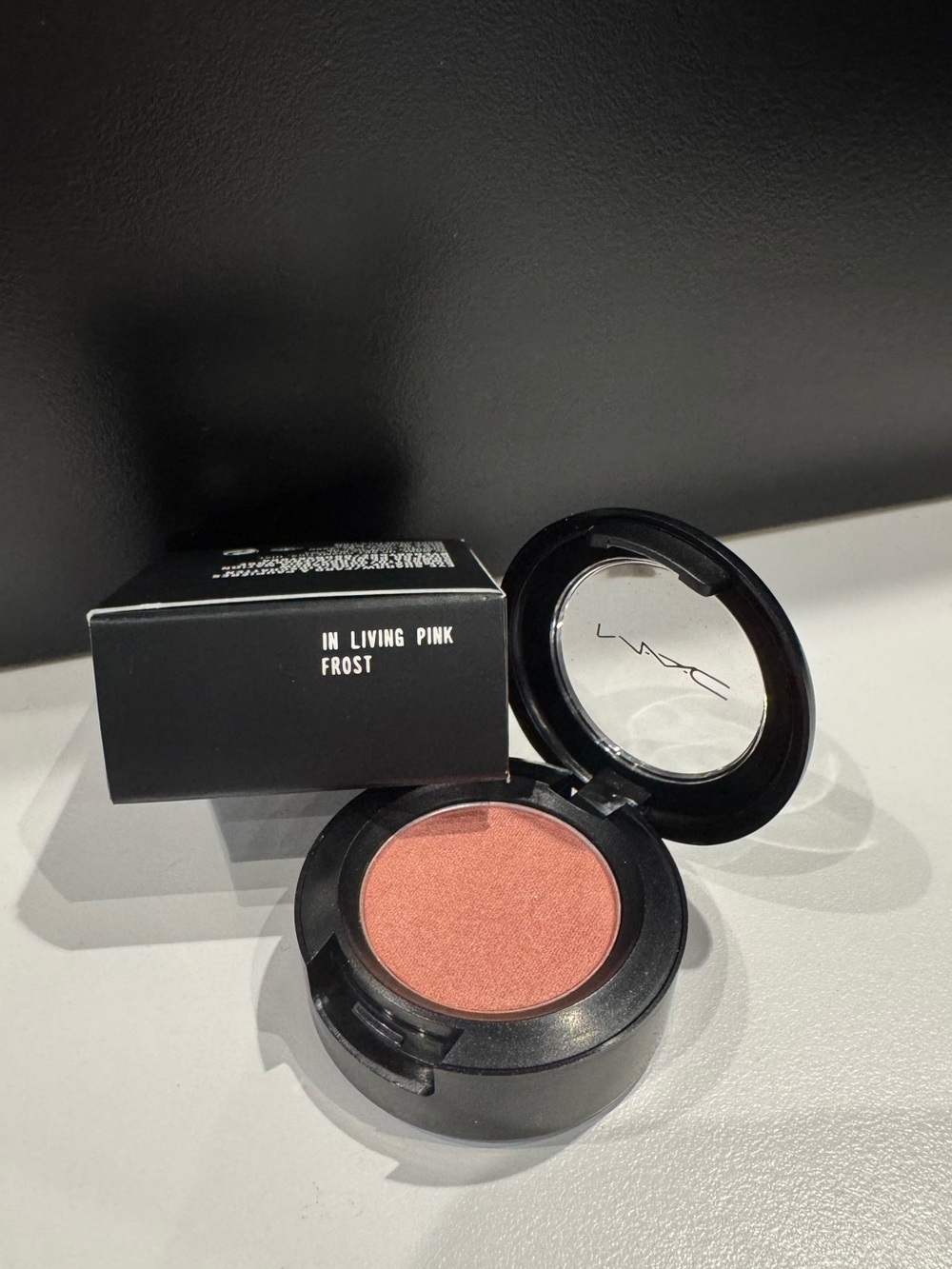 MAC Cosmetics Eyeshadow - In Living Pink Frost - Peach-Pink